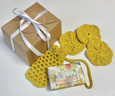 Geschenk Set Seifensäckchen, Kosmetikpads & Lilien-/Narzissenseife Nesti Dante
