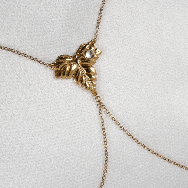 SYLVIE MONTHULE Halskette / Brustschmuck COS112 FEIGENBLATT gold